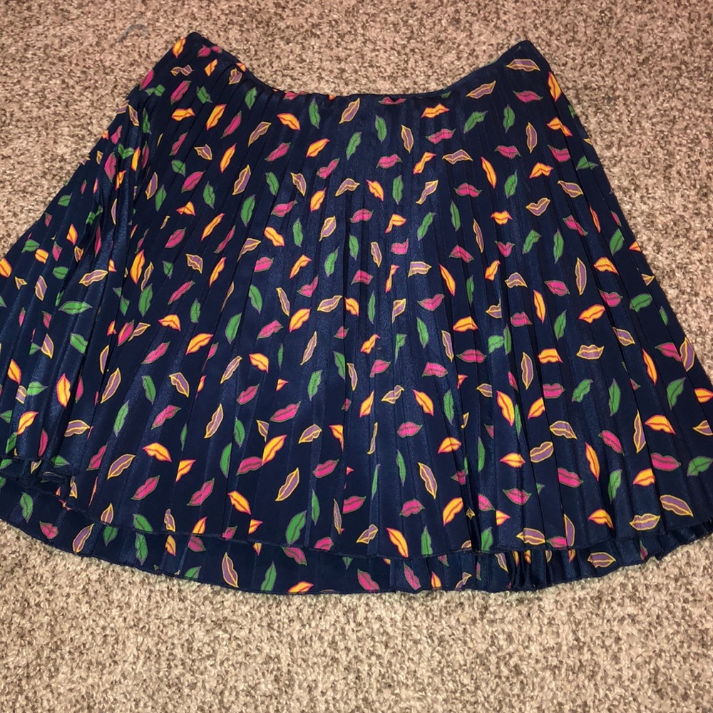 lip patterned skirt